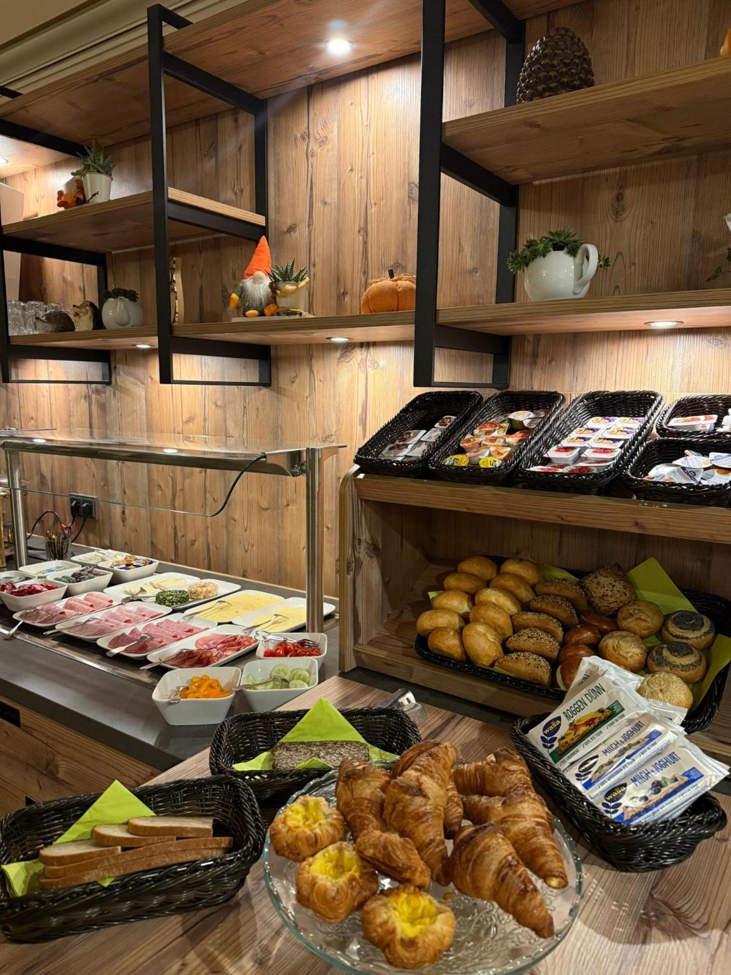 Hotel Cafe Adler 24H Self Check In Triberg im Schwarzwald Luaran gambar